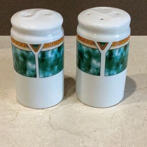 Southwest Aztec 80s design salt and pepper shakers